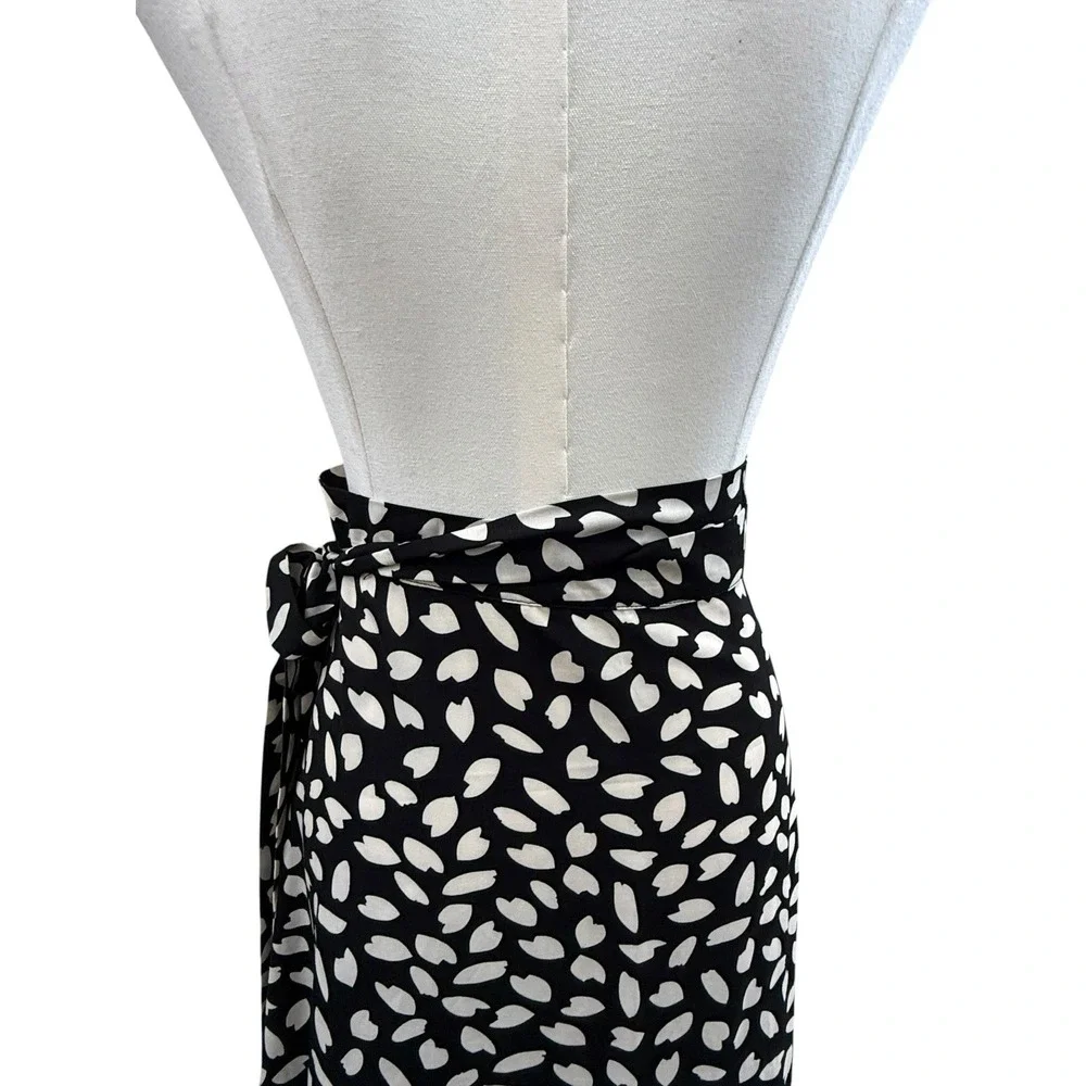 Women Black White Abstract Petal Print True Wrap Maxi Skirt Asymmetrical Medium
